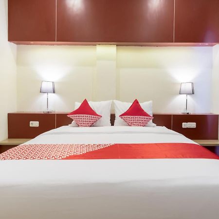 Oyo 727 Merlion Hotel Medan Luaran gambar