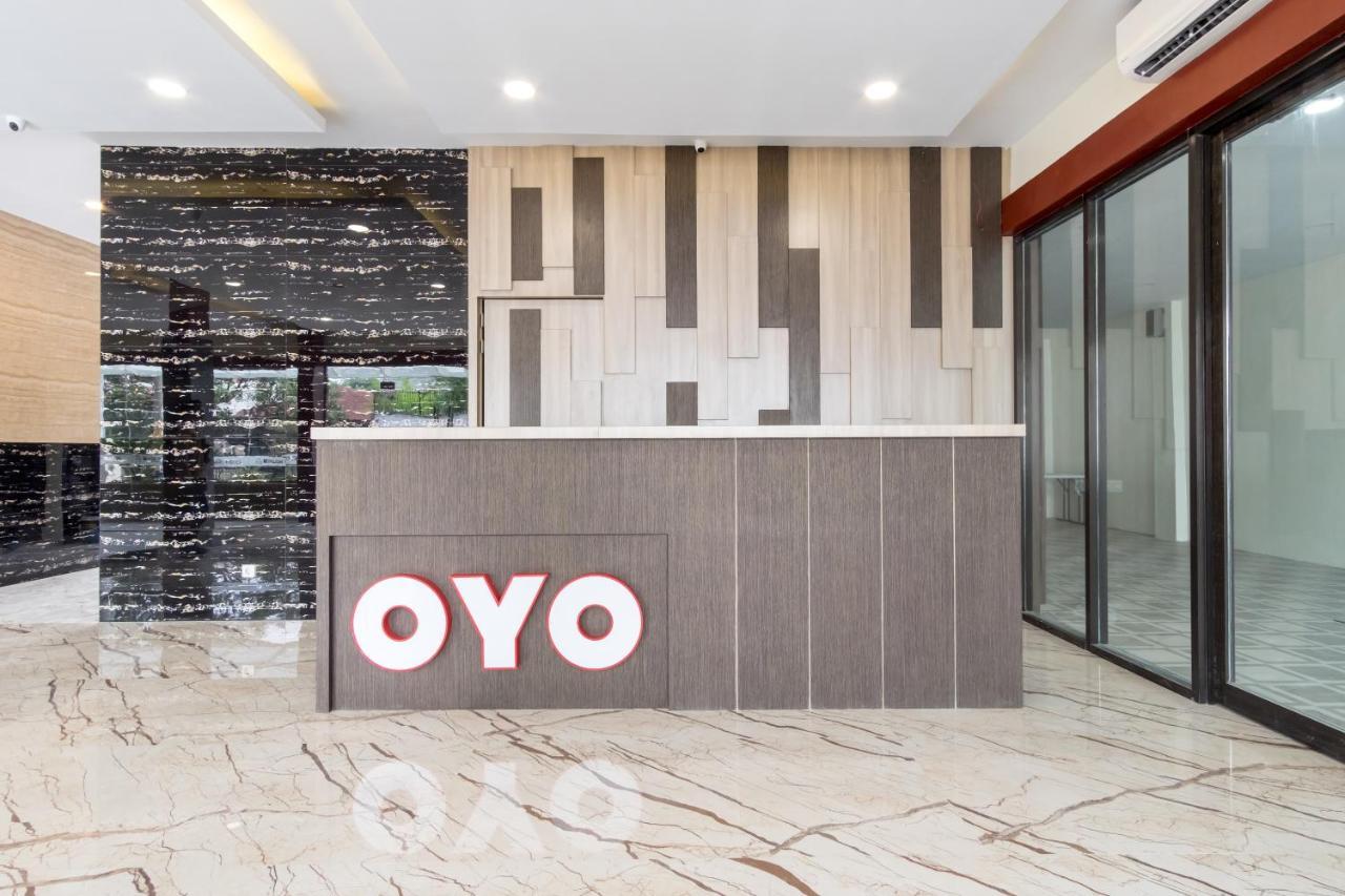 Oyo 727 Merlion Hotel Medan Luaran gambar