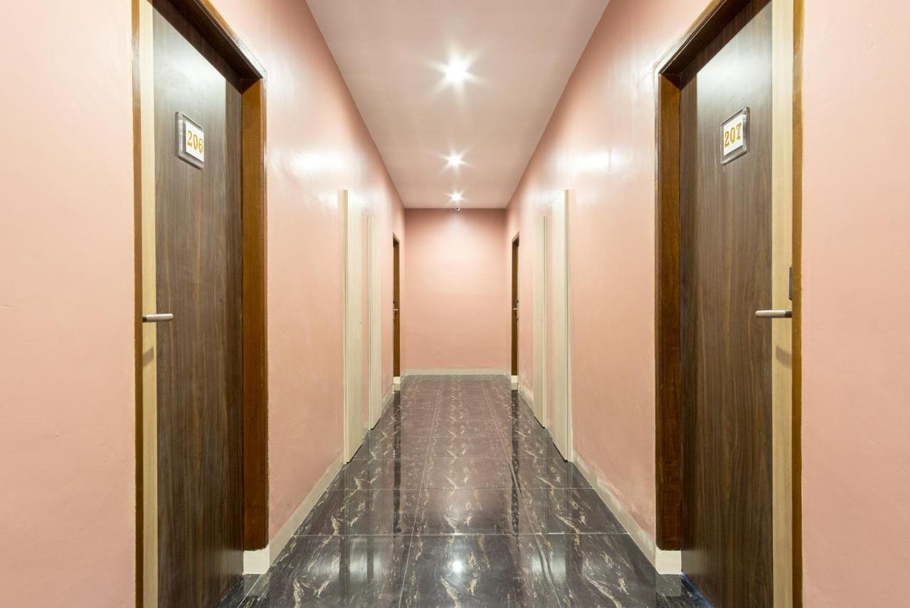 Oyo 727 Merlion Hotel Medan Luaran gambar