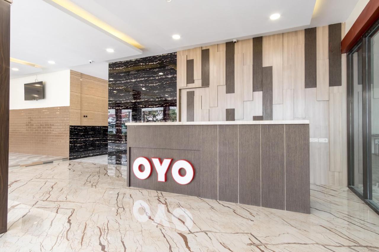 Oyo 727 Merlion Hotel Medan Luaran gambar