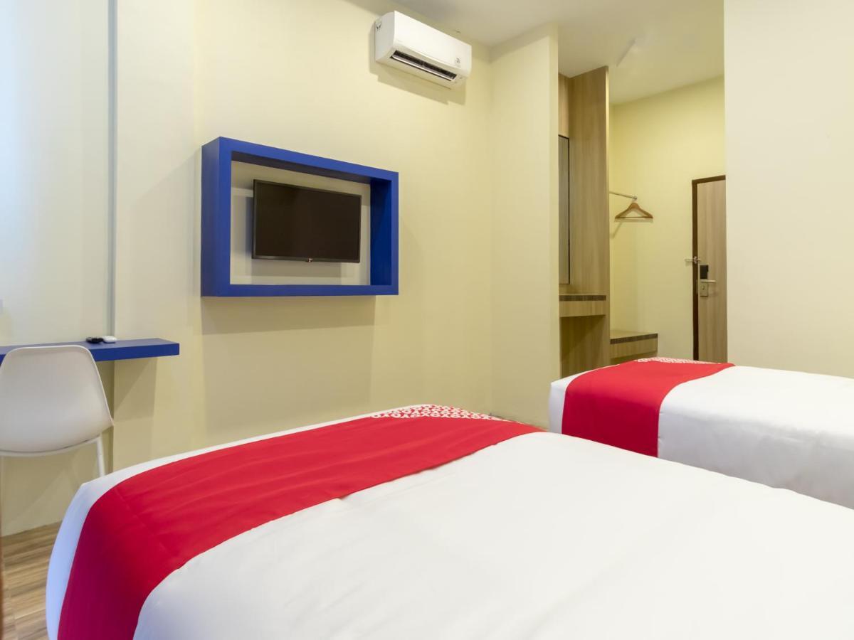 Oyo 727 Merlion Hotel Medan Luaran gambar