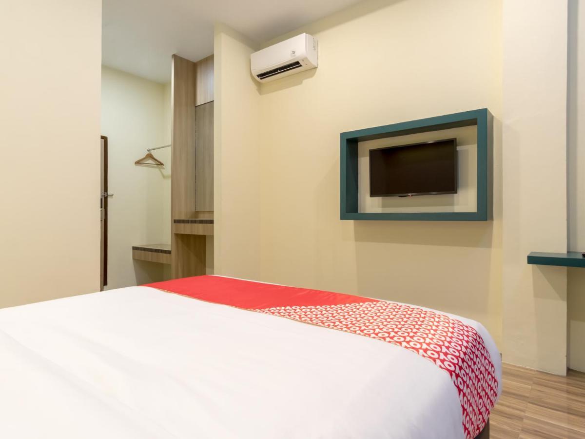 Oyo 727 Merlion Hotel Medan Luaran gambar