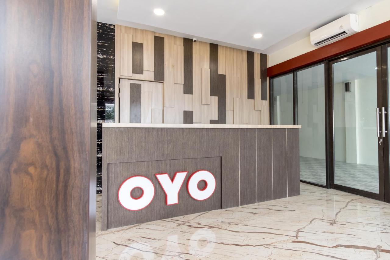 Oyo 727 Merlion Hotel Medan Luaran gambar