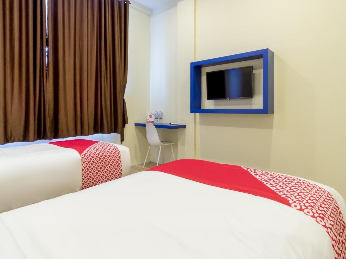 Oyo 727 Merlion Hotel Medan Luaran gambar